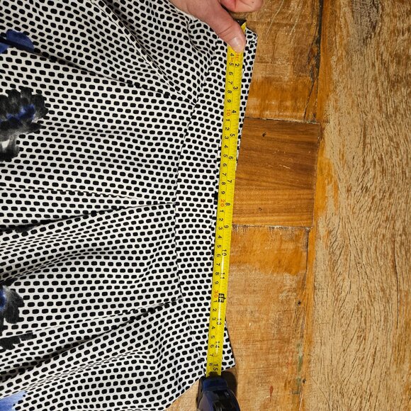 Express Skirt - Size 6 - Picture 6 of 8